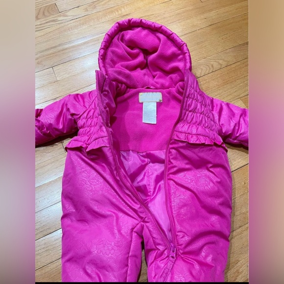 Rothschild Baby Bunting Size 6-9 M Bright Pink Ruffles Fleece Lined EXCELLENT - Picture 9 of 10